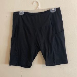 Black bike shorts with pocket